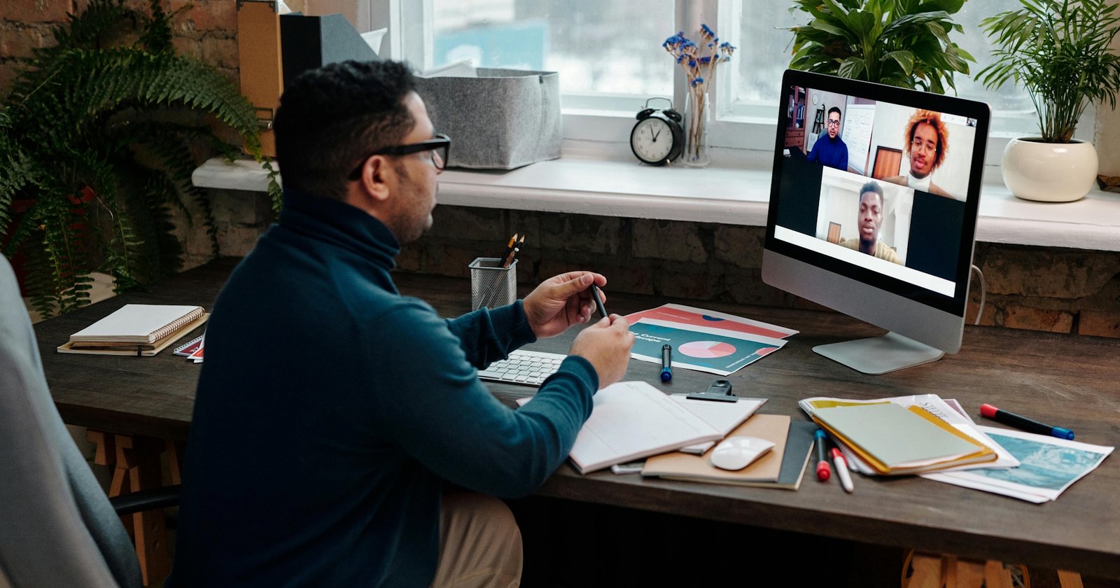 Delegate on a live online AI course